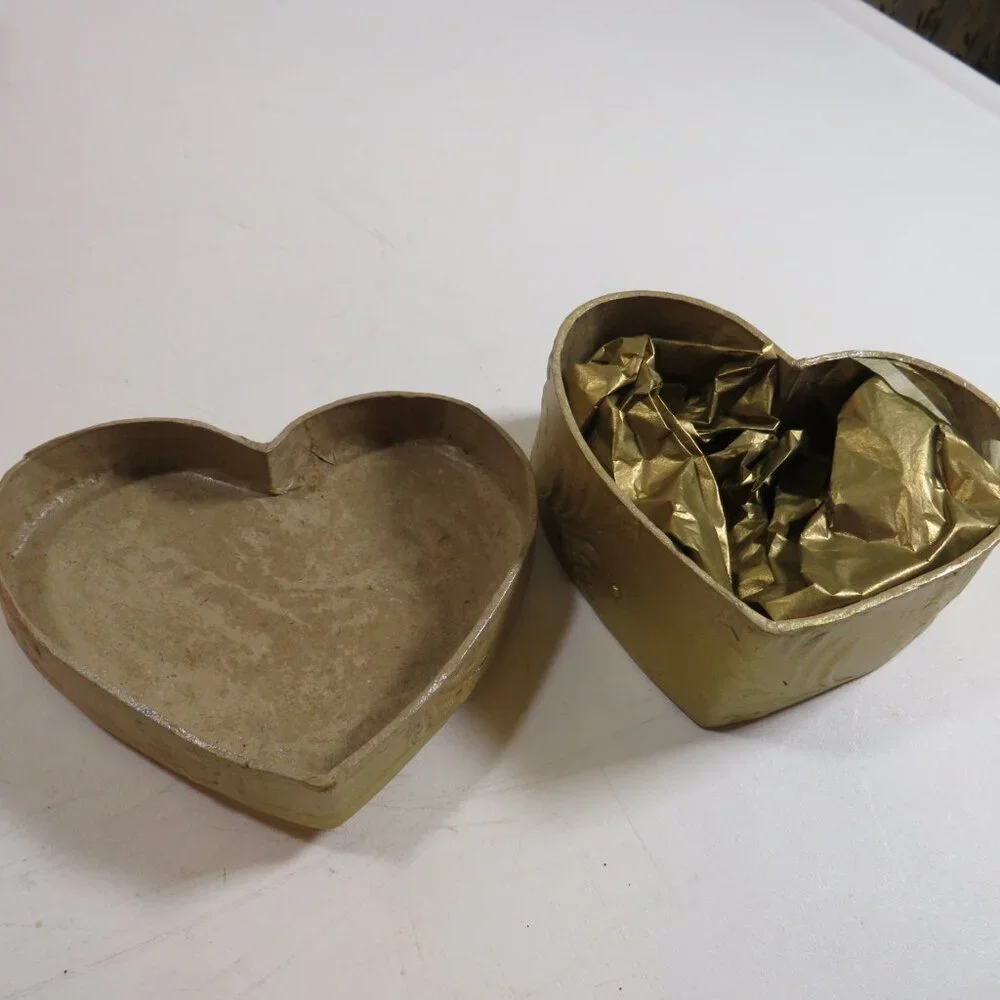 Collection of (8) valentine’s gift boxes (NEW)